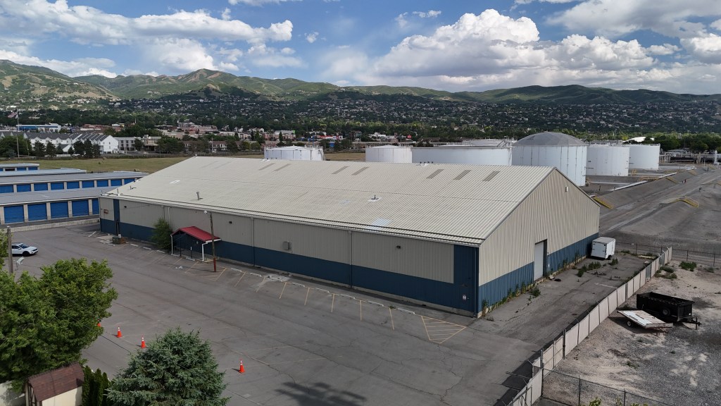 Manufacturing and Distribution Warehouse in Woods Cross for Lease